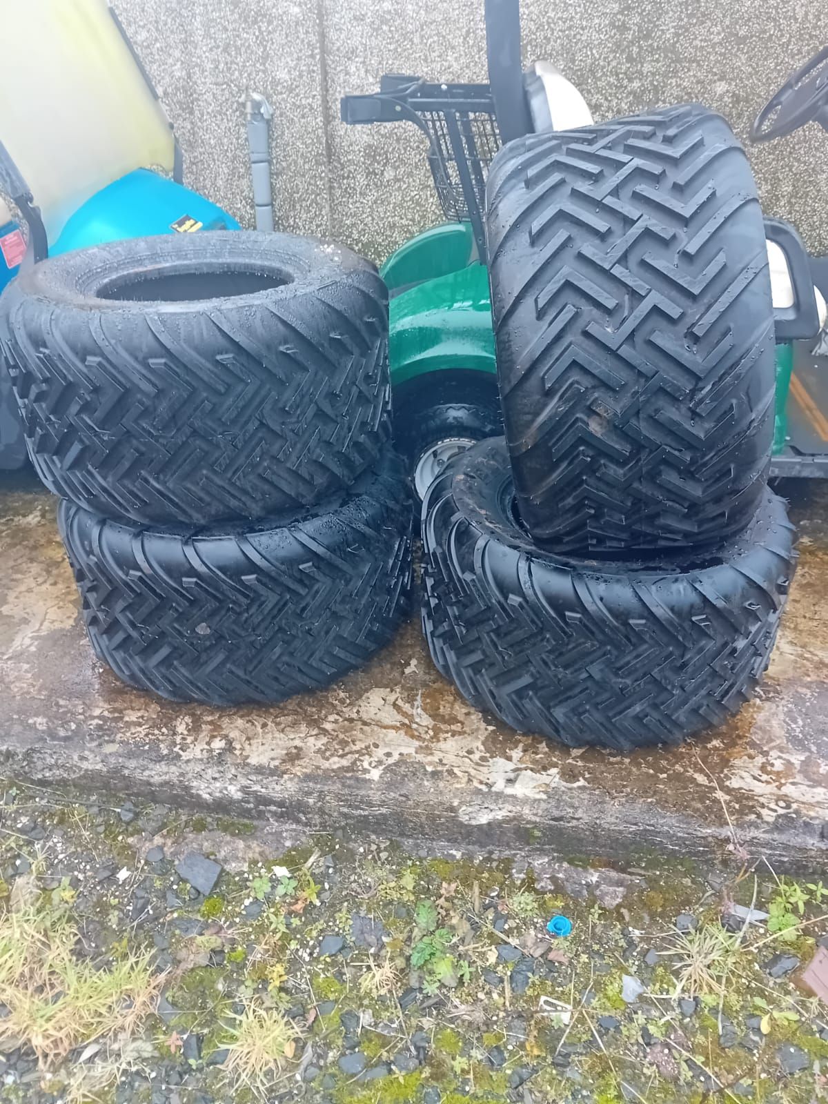 31 X 15.5 / 15  Turf Tyres (BKT)